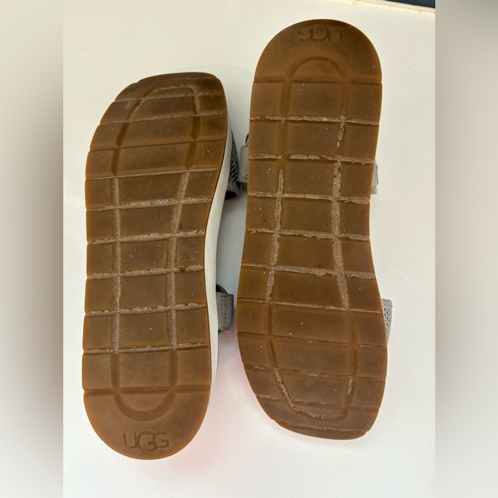 UGG Alissa Light Gray Sandals - Picture 4 of 4